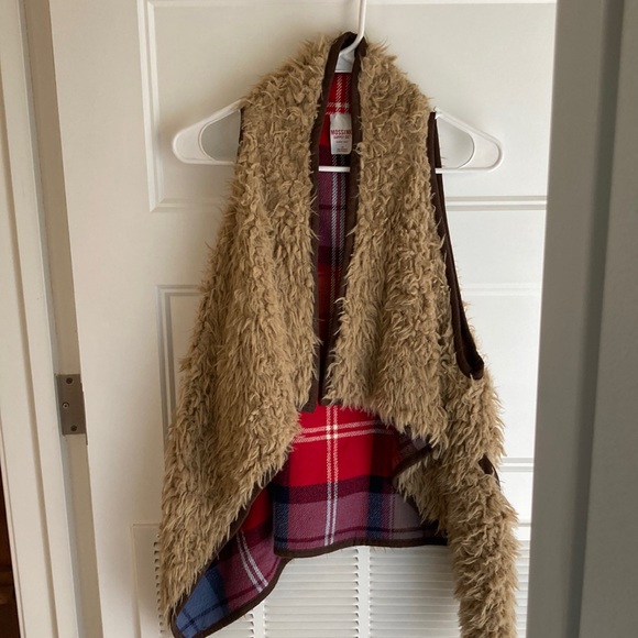 Furry Vest - Picture 1 of 4